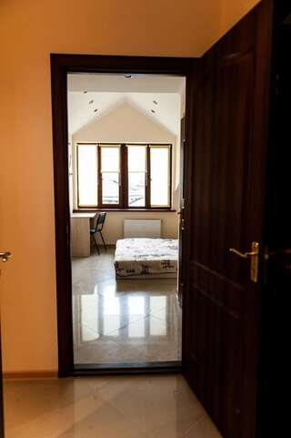 Мини-отель Minihotel Freedom Львов Двухместный номер с 1 кроватью или 2 отдельными кроватями-5