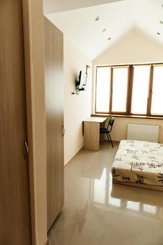 Мини-отель Minihotel Freedom Львов Двухместный номер с 1 кроватью или 2 отдельными кроватями-6