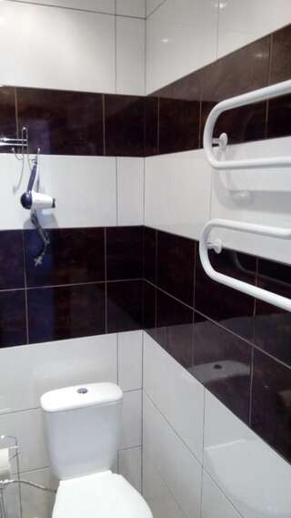 Мини-отель Minihotel Freedom Львов Бюджетный двухместный номер с 1 кроватью или 2 отдельными кроватями-8