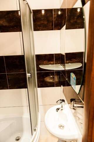 Мини-отель Minihotel Freedom Львов Двухместный номер с 1 кроватью или 2 отдельными кроватями-7