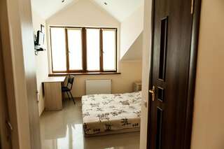 Мини-отель Minihotel Freedom Львов Двухместный номер с 1 кроватью или 2 отдельными кроватями-10