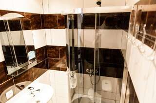 Мини-отель Minihotel Freedom Львов Большой двухместный номер с 1 кроватью или 2 отдельными кроватями-2