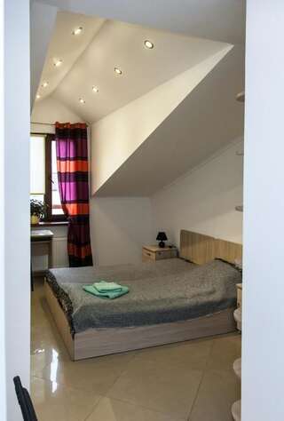 Мини-отель Minihotel Freedom Львов Бюджетный двухместный номер с 1 кроватью или 2 отдельными кроватями-10