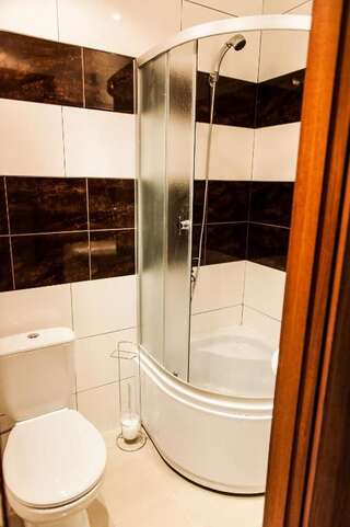 Мини-отель Minihotel Freedom Львов Бюджетный двухместный номер с 1 кроватью или 2 отдельными кроватями-17